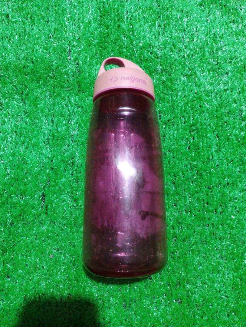 Nalgene 750ml Water Bottle Pink Lid (Category: Water Bottles & Tumblers) located in Maasin. Submitted by throwingreverse (Listing ID 1435286799, Image 2). Description: 💫Authentic Nalgene 750ml water bottle, perfect for everyday use, gym, school, or outdoor adventures. ⚡Brand: Nalgene ⚡Capacity: 750ml ⚡Leak-resistant screw cap with loop handle ⚡MOP: Gcash ⚡Location: Southern Leyte 💫Note: Actual color may slightly vary due to lighting. Please rev