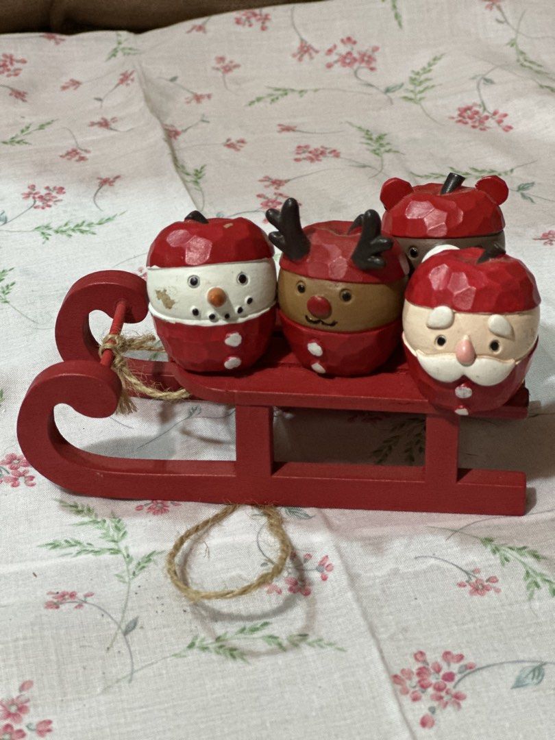 Natural Kitchen Christmas Santa Ornaments & Sleigh (Category: Everything Else Others) located in Davao. Submitted by favoritepreloved (Listing ID 1435298254, Image 1). Description: 💜 ornament’s size: 4cm height 💜 sleigh size: 3.5cm height, 13cm length, 5cm width 💜 hard wood material.