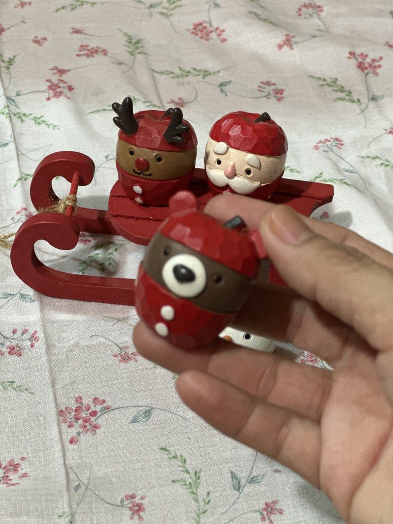 Natural Kitchen Christmas Santa Ornaments & Sleigh (Category: Everything Else Others) located in Davao. Submitted by favoritepreloved (Listing ID 1435298254, Image 3). Description: 💜 ornament’s size: 4cm height 💜 sleigh size: 3.5cm height, 13cm length, 5cm width 💜 hard wood material.