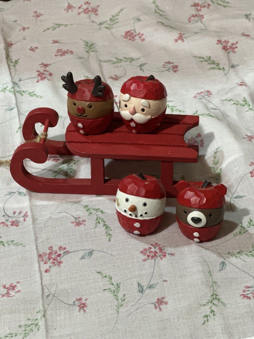 Natural Kitchen Christmas Santa Ornaments & Sleigh (Category: Everything Else Others) located in Davao. Submitted by favoritepreloved (Listing ID 1435298254, Image 2). Description: 💜 ornament’s size: 4cm height 💜 sleigh size: 3.5cm height, 13cm length, 5cm width 💜 hard wood material.