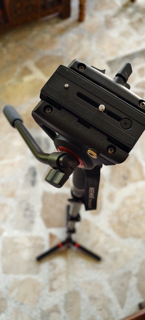 Neewer GM76 Aluminum Monopod (Category: Tripods & Monopods) located in Rizal. Submitted by glen_jacob (Listing ID 1435240102, Image 2). Description: - Lower Antipolo - Neewer GM76 Aluminum Monopod - Built-in mini tripod base for stability - Quick release plate included - Stylish black finish with red accents - Perfect for photography and videography - complete packaging and accessories - used only once in the province - boxed and ready for transp