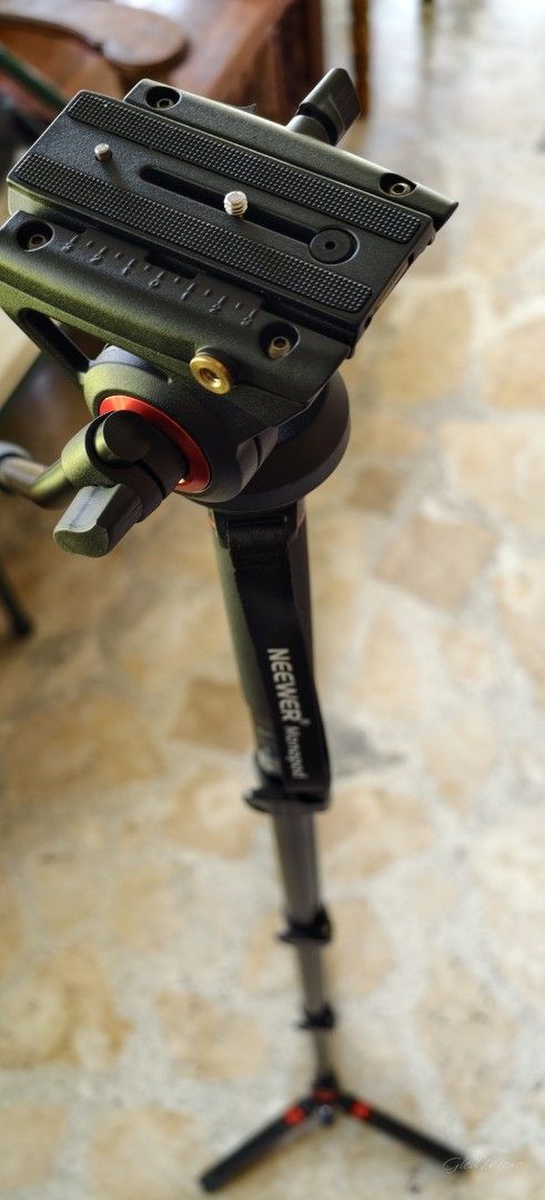 Neewer GM76 Aluminum Monopod (Category: Tripods & Monopods) located in Rizal. Submitted by glen_jacob (Listing ID 1435240102, Image 3). Description: - Lower Antipolo - Neewer GM76 Aluminum Monopod - Built-in mini tripod base for stability - Quick release plate included - Stylish black finish with red accents - Perfect for photography and videography - complete packaging and accessories - used only once in the province - boxed and ready for transp