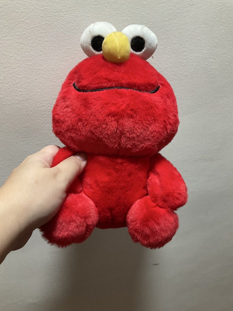 NEW! 8in Red Elmo stuffed toy (Category: Plushies & Soft Toys) located in Makati City. Submitted by shopshophooray.ph (Listing ID 1435305237, Image 2). Description: ❤️great Vday gift, Bday gift, Anniv gift, Christmas gift❤️ ⭐️⭐️made of premium stuffed toy material (not the cheap looking ones) ---- Red Elmo stuffed toy - P399 each (or get all 4pcs for P1,200) - red - 8in height - brand new - excellent condition - no rips, stains , tears Pay: bdo b
