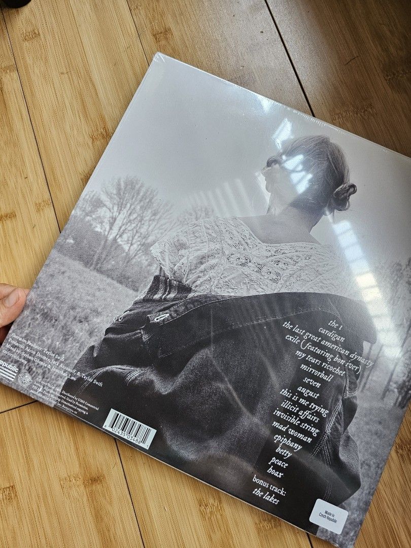 (New) Folklore by Taylor Swift Vinyl (Category: Vinyls) located in Manila. Submitted by corlagamayo (Listing ID 1435231189, Image 2). Description: brand new lp for sale.