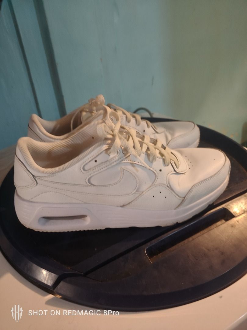 NIKE Airmax Triple white (Category: Sneakers) located in Muntinlupa City. Submitted by sachiko182 (Listing ID 1435299343, Image 2). Description: .