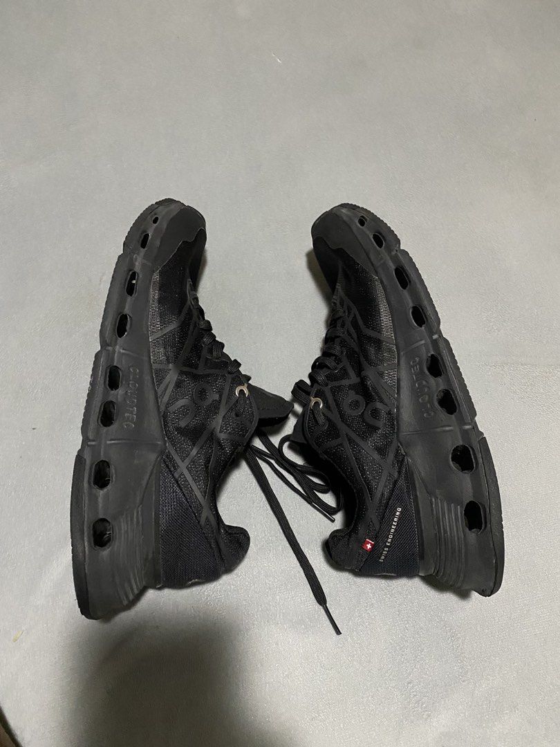On CloudTec Black Sneakers (Category: Sneakers) located in Barobo. Submitted by sonogonggr22560 (Listing ID 1435197341, Image 3). Description: - Black On CloudTec sneakers - Breathable mesh upper - CloudTec sole for superior cushioning - Lace-up closure - On logo detail - Unique sole design.