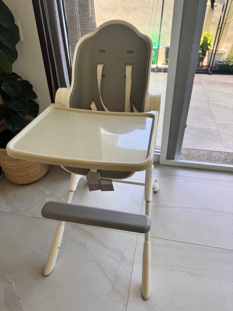 Oribel Cocoon Z High Chair (Category: Baby High Chairs) located in Makati City. Submitted by juxyluxy (Listing ID 1435307246, Image 1). Description: .
