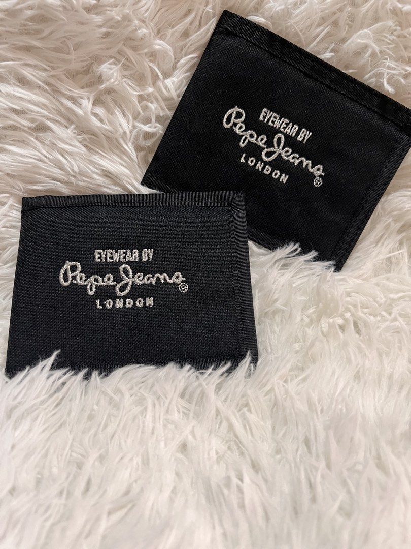 PEPE JEANS BIFOLD CANVASS WALLET (Category: Wallets & Card Holders) located in Muntinlupa City. Submitted by hermanasbfl (Listing ID 1435217294, Image 3). Description: Pepe Jeans Wallet 250 each canvas Lightweight For young boys RFS : Decluttering 📦SF : c/o buyer 🚚J&T/Lbc 🏧Gcash/Bdo.