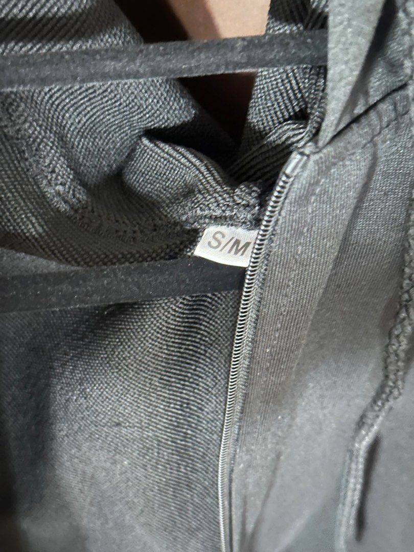 Plain black hoodie jacket (Category: Coats, Jackets and Outerwear) located in Quezon City. Submitted by thriftables (Listing ID 1435241554, Image 2). Description: .
