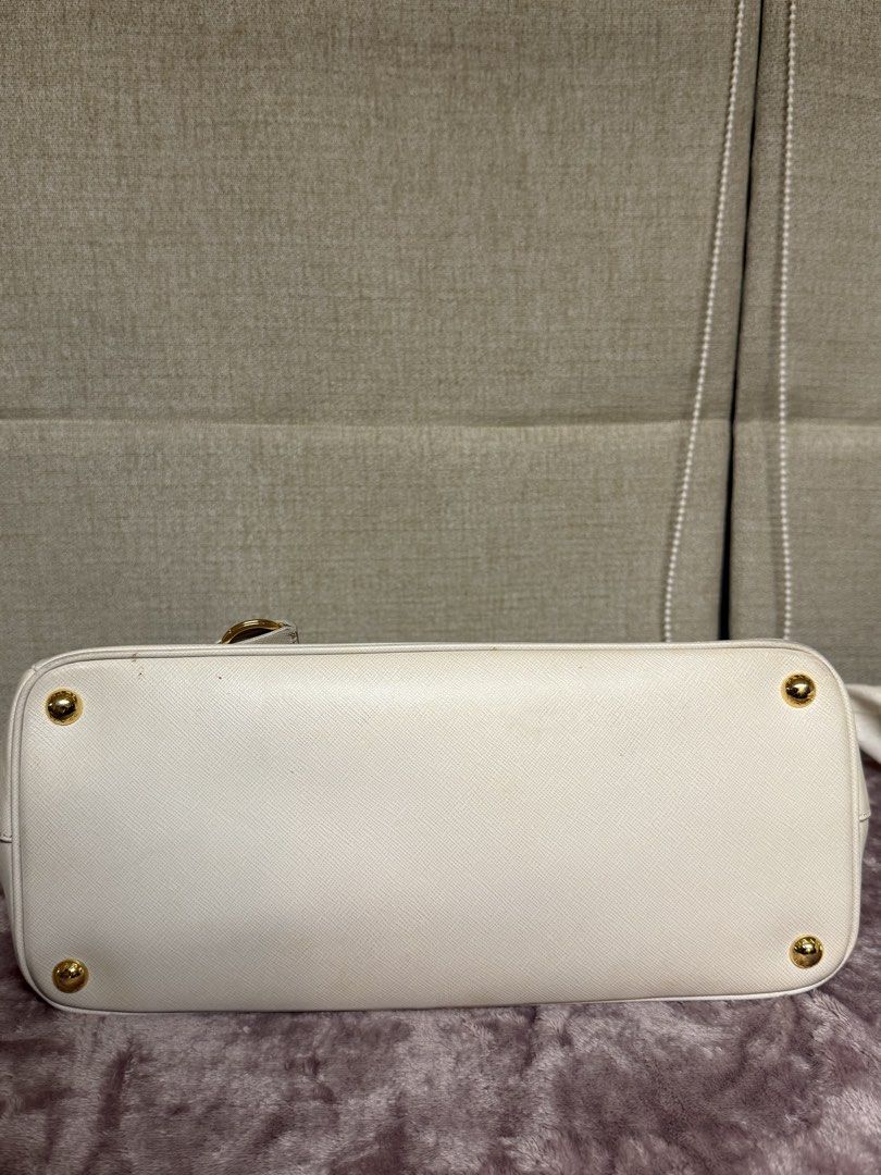 Prada Galleria Saffiano Lux Large Double Zip Tote (Category: Luxury Bags & Wallets) located in Makati City. Submitted by bagging_rights (Listing ID 1435305607, Image 2). Description: - AVAILABLE FOR 0% INSTALLMENT FOR BDO AND BPI CARDHOLDERS UP TO 12 MONTHS.