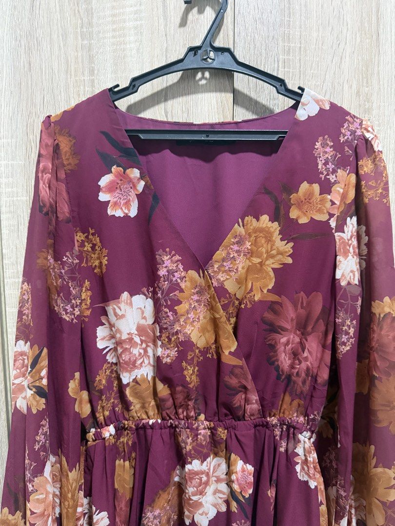Preloved sheik floral dress (Category: Dresses) located in Bago City. Submitted by birkens_bcd (Listing ID 1435251279, Image 2). Description: Preloved sheik floral dress Medium.