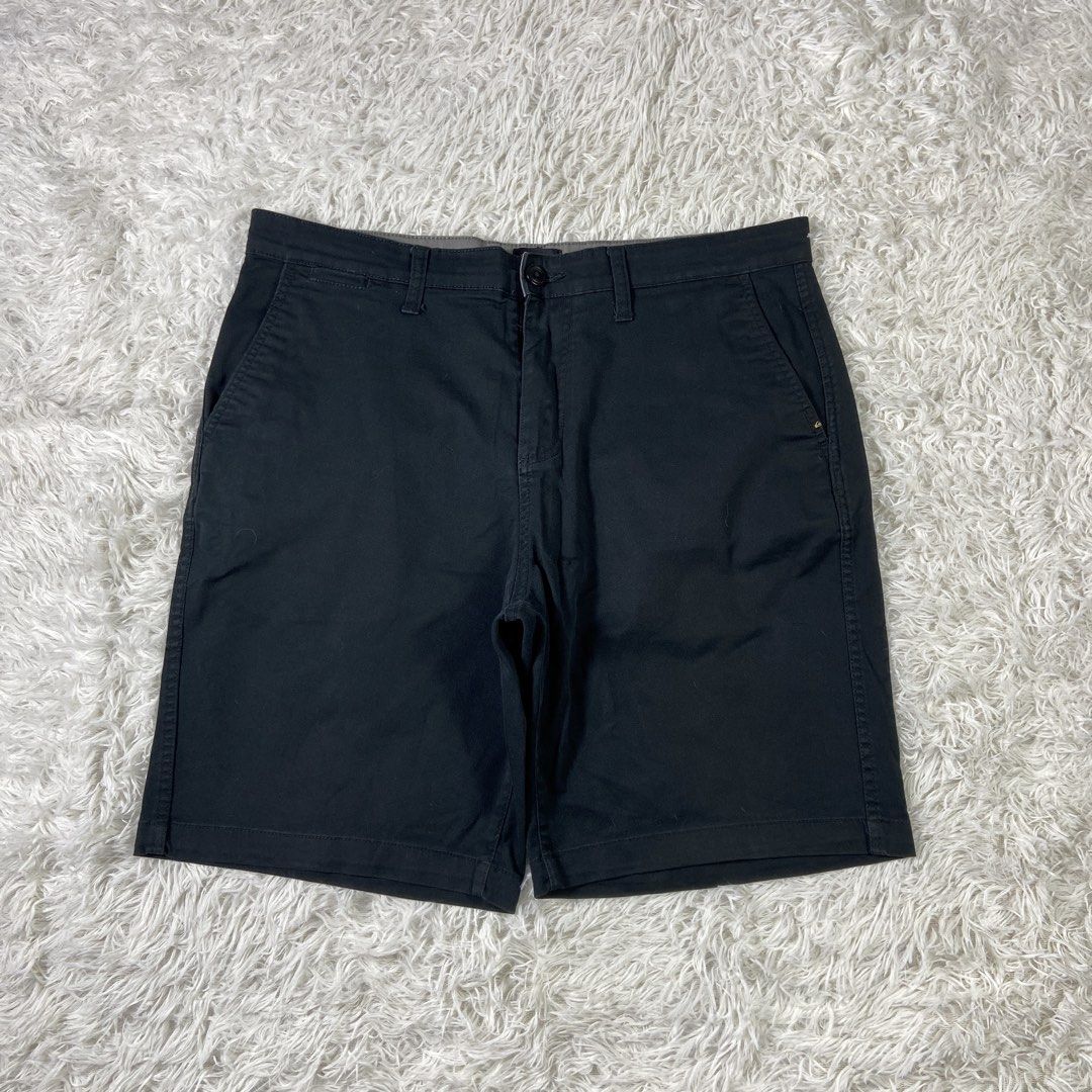 QuickSilver Chino Short Black in 36 (Category: Shorts) located in Naga. Submitted by rackstar4400 (Listing ID 1435171707, Image 2). Description: Original Quiksilver Chino Shorts in Black, waist size 36. Features a clean and versatile chino design — perfect for casual, skate, and everyday wear. 📌 Brand: Quiksilver 📌 Item: Chino Shorts 📌 Size: 36 (Please check measurements for exact fit) 📌 Color: Black 📌 Condition: Lightly used, good overall c
