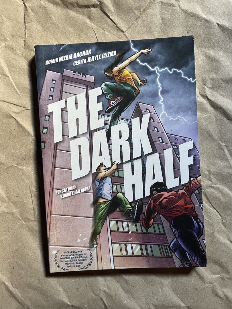 Random Comic (Category: Comics & Manga) located in Machang. Submitted by miulev (Listing ID 1435195505, Image 2). Description: 📌comic : RM 8 EACH 1. SUARA DARI BINTANG 2. HYOUKA 3. THE DARK HALF 💸TAKE ALL RM 16 📦postage RM 8/WM.