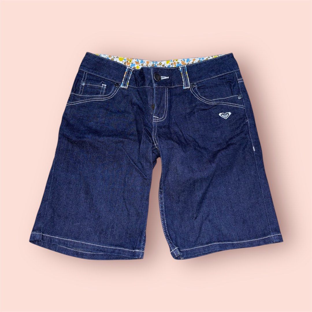 Roxy Denim Shorts (Category: Shorts) located in Rosario. Submitted by preloveditems2002 (Listing ID 1435229989, Image 2). Description: - Roxy denim shorts - Features Roxy logo on back pockets - Classic five-pocket design - Button and zipper closure - Floral patterned interior waistband - Perfect for casual wear.