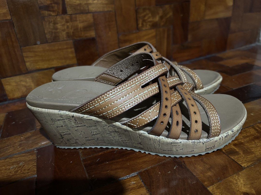 Skechers Cali Luxe Wedges (Category: Wedges) located in Pasig City. Submitted by mixpicks (Listing ID 1435273261, Image 2). Description: From USA.