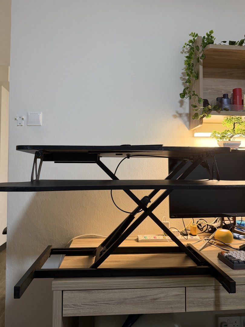 Standing Desk441390966863319041