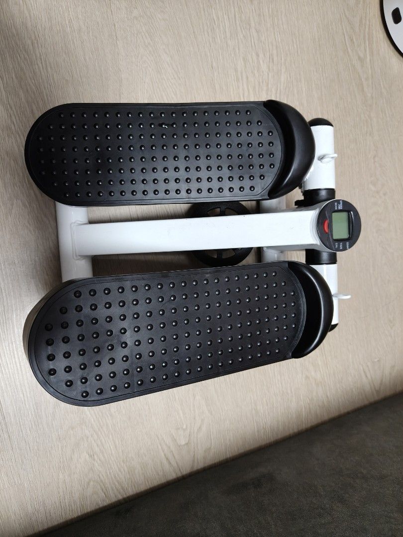 Mini stepper (Category: Cardio & Fitness Machines) located in Singapore. Submitted by monkey150998 (Listing ID 1435313277, Image 1). Description: Stepping machine lightly used door step collection..