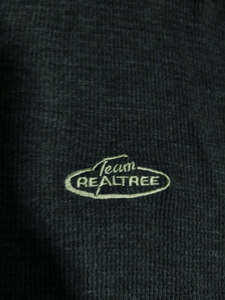 Team Realtree waffle-knit henley (Category: Activewear) located in Binan City. Submitted by odd_urbanshoes (Listing ID 1435220838, Image 2). Description: Realtree waffle-knit henley . Modern or early 2000s (Y2K era) rather than true "vintage" from the 1980s or 90s. .