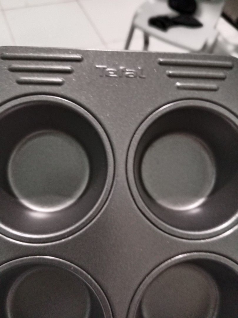 Tefal muffin mold tray (Category: Bakeware) located in Agdangan. Submitted by jcbc0120 (Listing ID 1435309606, Image 2). Description: tefal muffin tray etc..
