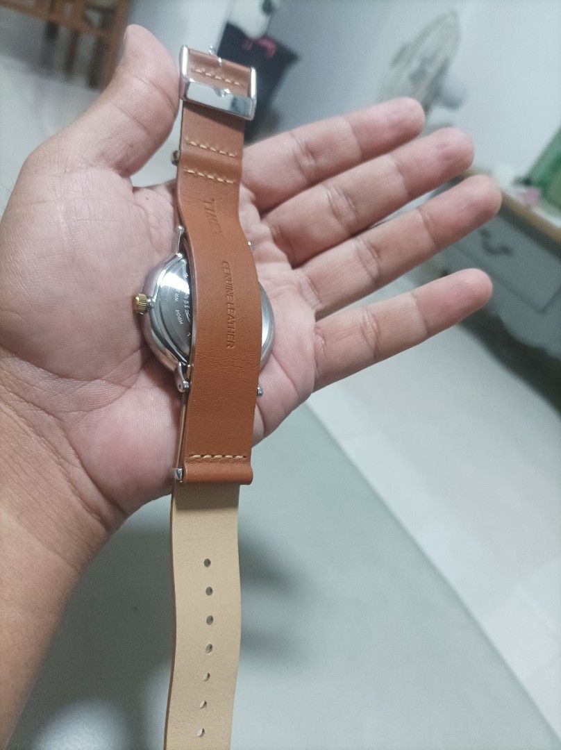 Timex Fairfield 41mm Gilt Dial (Category: Men's Watches) located in Cebu City. Submitted by mac_j003 (Listing ID 1435287919, Image 2). Description: - Timex watch - Black dial with gold-colored hands - Brown leather strap - Stainless steel case - Classic and versatile design - Perfect for everyday wear.