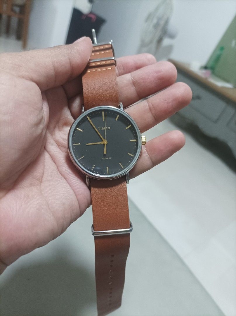 Timex Fairfield 41mm Gilt Dial (Category: Men's Watches) located in Cebu City. Submitted by mac_j003 (Listing ID 1435287919, Image 1). Description: - Timex watch - Black dial with gold-colored hands - Brown leather strap - Stainless steel case - Classic and versatile design - Perfect for everyday wear.
