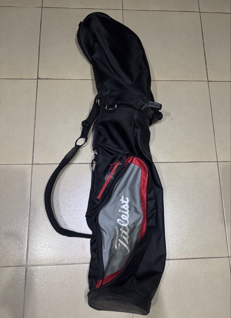 Titleist Range/Soft/Half Set Bag (Category: Golf) located in Taguig. Submitted by iamdeeph (Listing ID 1435251540, Image 2). Description: Half set bag / Soft bag Good for driving range RFS: Extra bag. Decluttering.