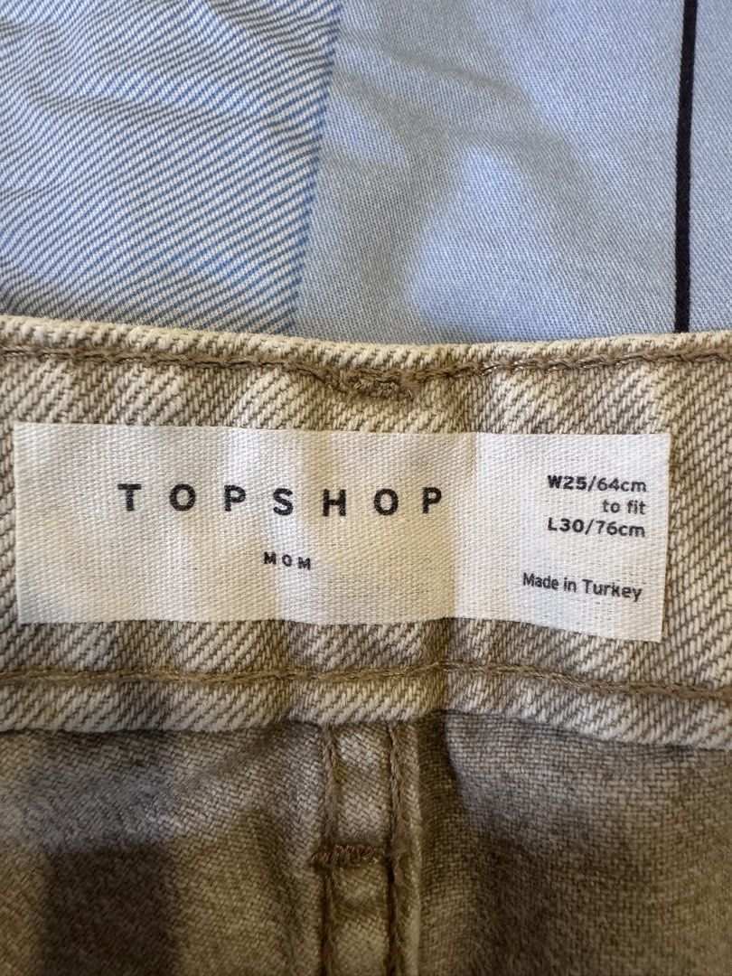 Topshop Mom Jeans - W25 (Category: Jeans) located in Manila. Submitted by mr_1990 (Listing ID 1435249532, Image 2). Description: Used once Topshop Mom jeans - Neutral color - Size: W25/64cm, L30/76cm - Made in Turkey - Button and zipper closure - Classic five-pocket design - Perfect for everyday wear.