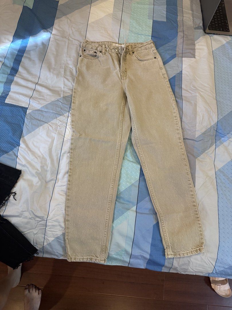 Topshop Mom Jeans - W25 (Category: Jeans) located in Manila. Submitted by mr_1990 (Listing ID 1435249532, Image 1). Description: Used once Topshop Mom jeans - Neutral color - Size: W25/64cm, L30/76cm - Made in Turkey - Button and zipper closure - Classic five-pocket design - Perfect for everyday wear.