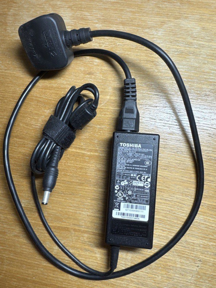 Toshiba laptop charger PA3714E-1AC3