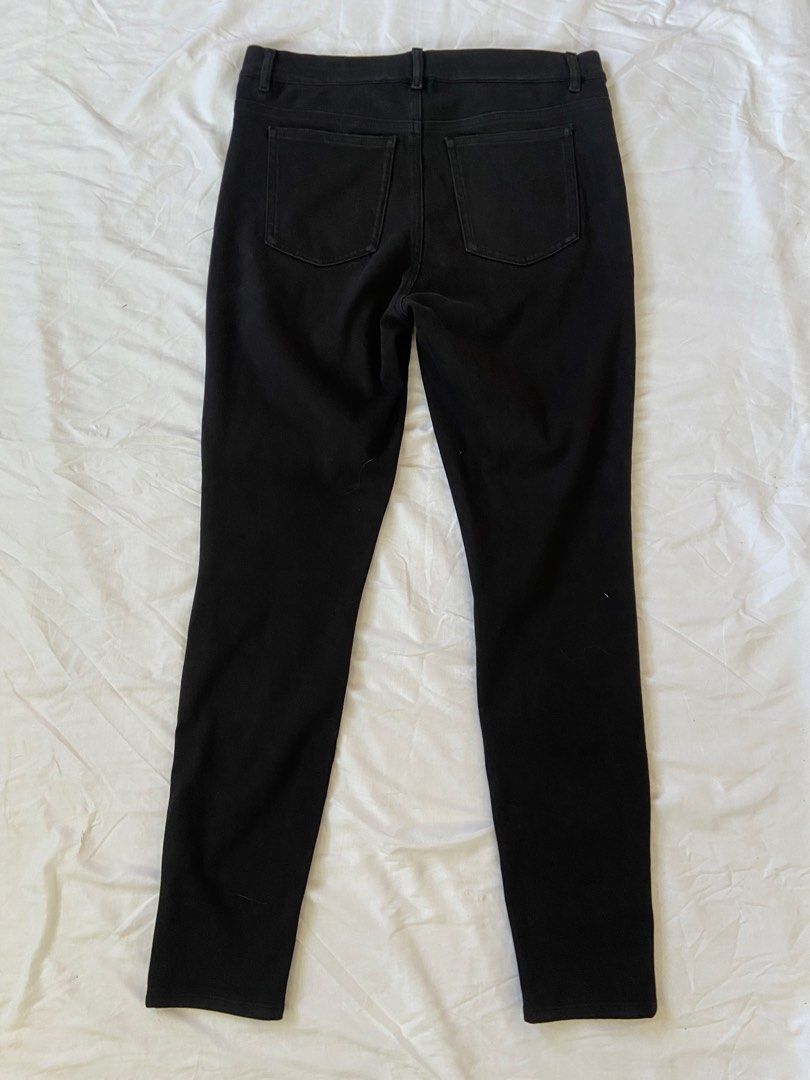 Uniqlo black jeans (Category: Jeans) located in Legazpi City. Submitted by clutterbusterph (Listing ID 1435286984, Image 2). Description: measurement: waist: 28-32 inches hips: 39-42 inches length: 38 inches .