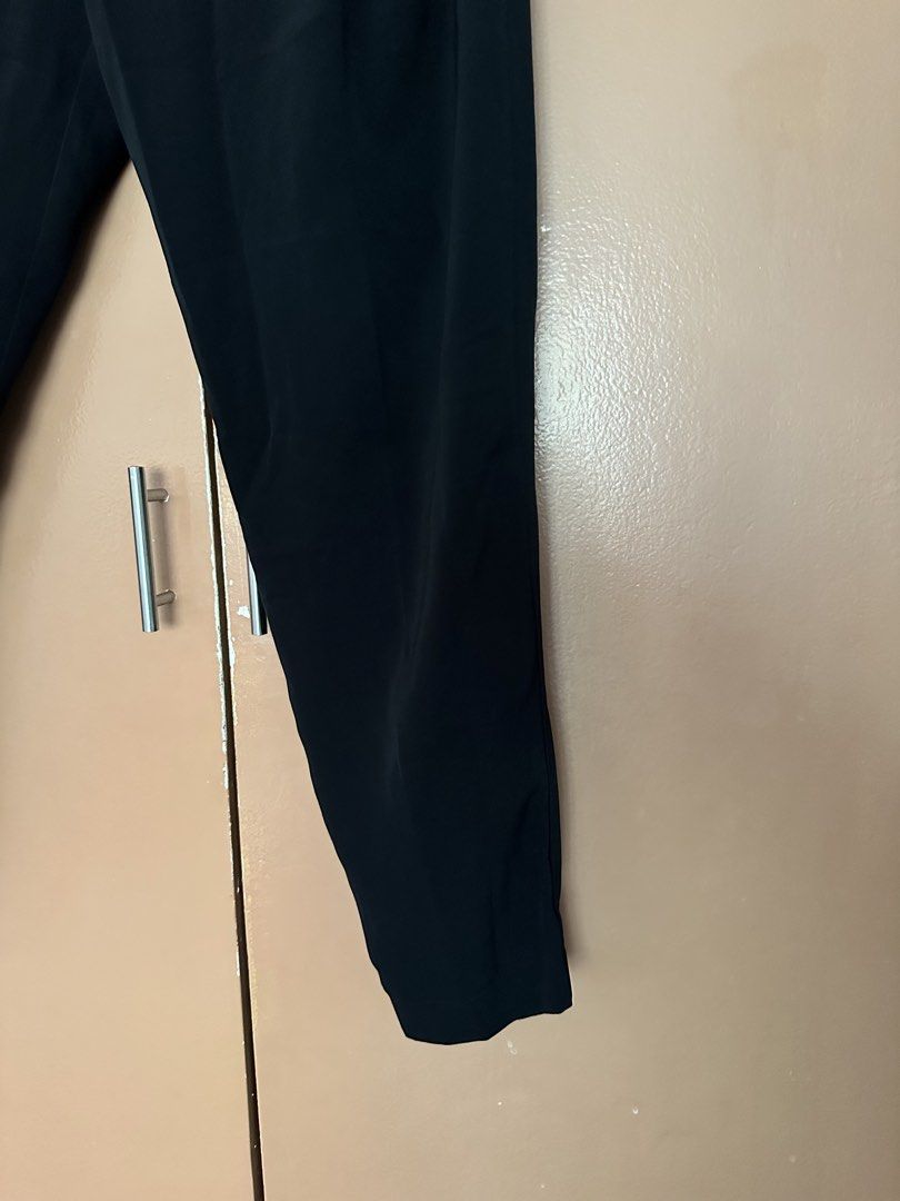 Uniqlo Tapered Pants - Pleated (Category: Other Bottoms) located in Mandaluyong City. Submitted by ja.declutters (Listing ID 1435280637, Image 3). Description: Take both for ₱700.