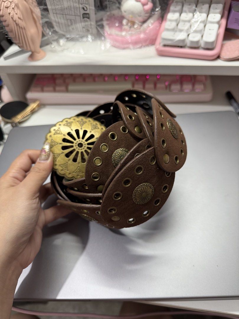 Vintage hobo y2k brown belt (Category: Belts) located in Makati City. Submitted by Momoring97 (Listing ID 1435187986, Image 3). Description: .