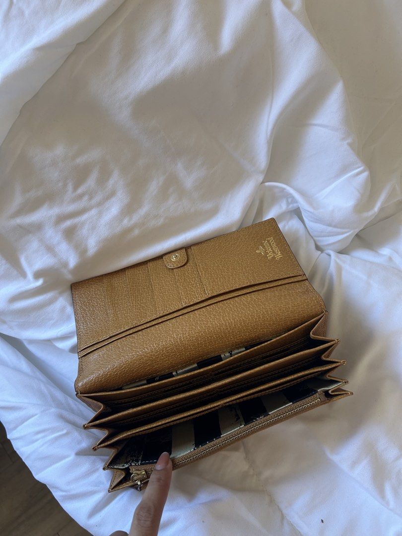 vivienne westwood wallet (Category: Luxury Bags & Wallets) located in Gapan. Submitted by namimori (Listing ID 1435295667, Image 3). Description: signs of use but still in good condition Authentic sourced in Japan.