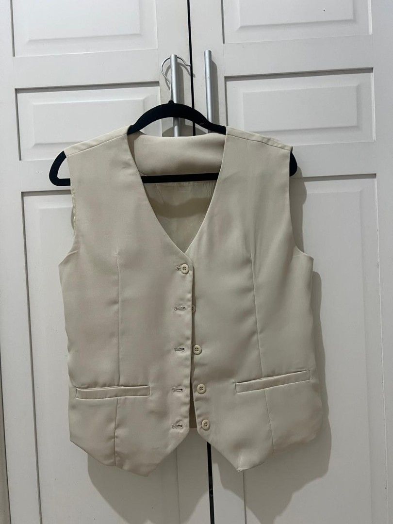 Kinwoo Waistcoat Vest (Category: Sleeveless) located in Bulacan. Submitted by availableunlesssold (Listing ID 1435278102, Image 1). Description: Bust 18 inches Lenght 22 inches PLEASE READ! Location & Shipping * Based in Bulacan * Shipping via J&T Express or LBC * Shipping fee will be shouldered by the buyer Pick-up Option * Available in BGC between 10:00 AM and 12:00 NN every Tuesday and Friday * Subject to prior confirmation *Shipping fee will 