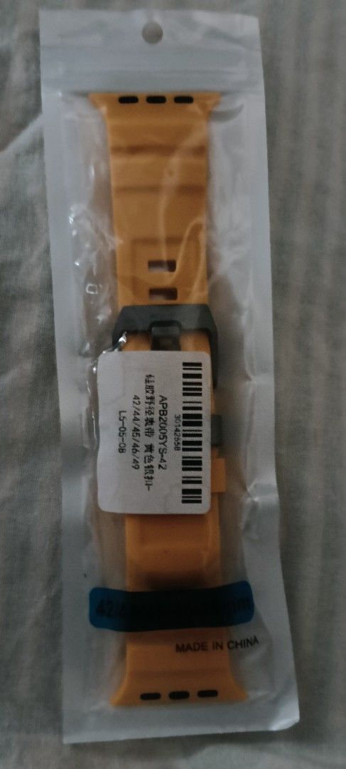 Watch strap (Category: Wearables & Smart Watches) located in Singapore. Submitted by pocket_friendly (Listing ID 1435320122, Image 1). Description: .