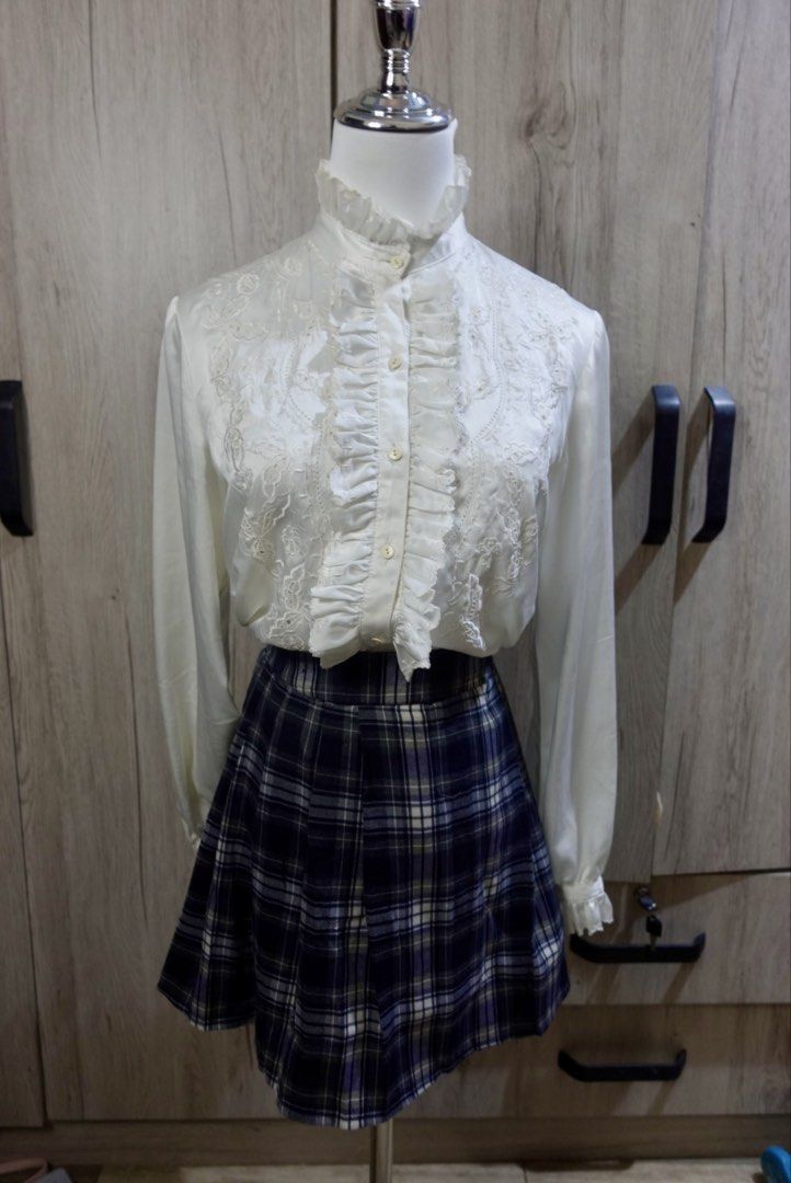 White long sleeve blouse (Category: Blouses) located in Cavite. Submitted by archimage (Listing ID 1435260797, Image 1). Description: - White long sleeve blouse - Satin - Size S - Flaws: Few loose threads and minimal stains.