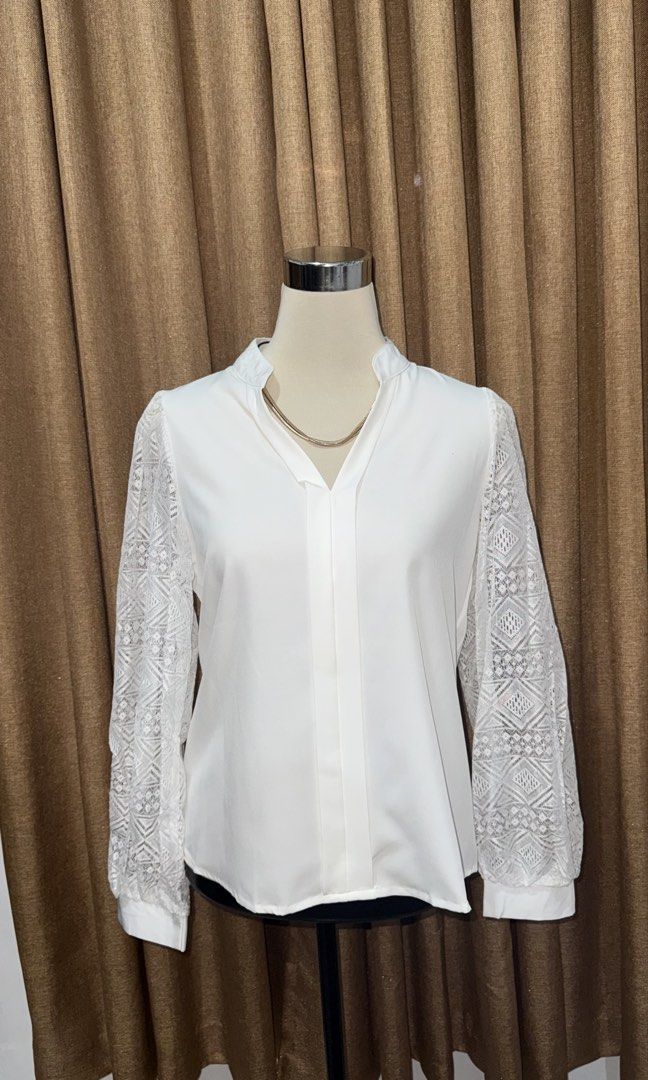 White Longsleeves Mesh (Category: Longsleeves) located in Marikina City. Submitted by peppermint101 (Listing ID 1435317530, Image 1). Description: Size: Medium on tag with ziplock.