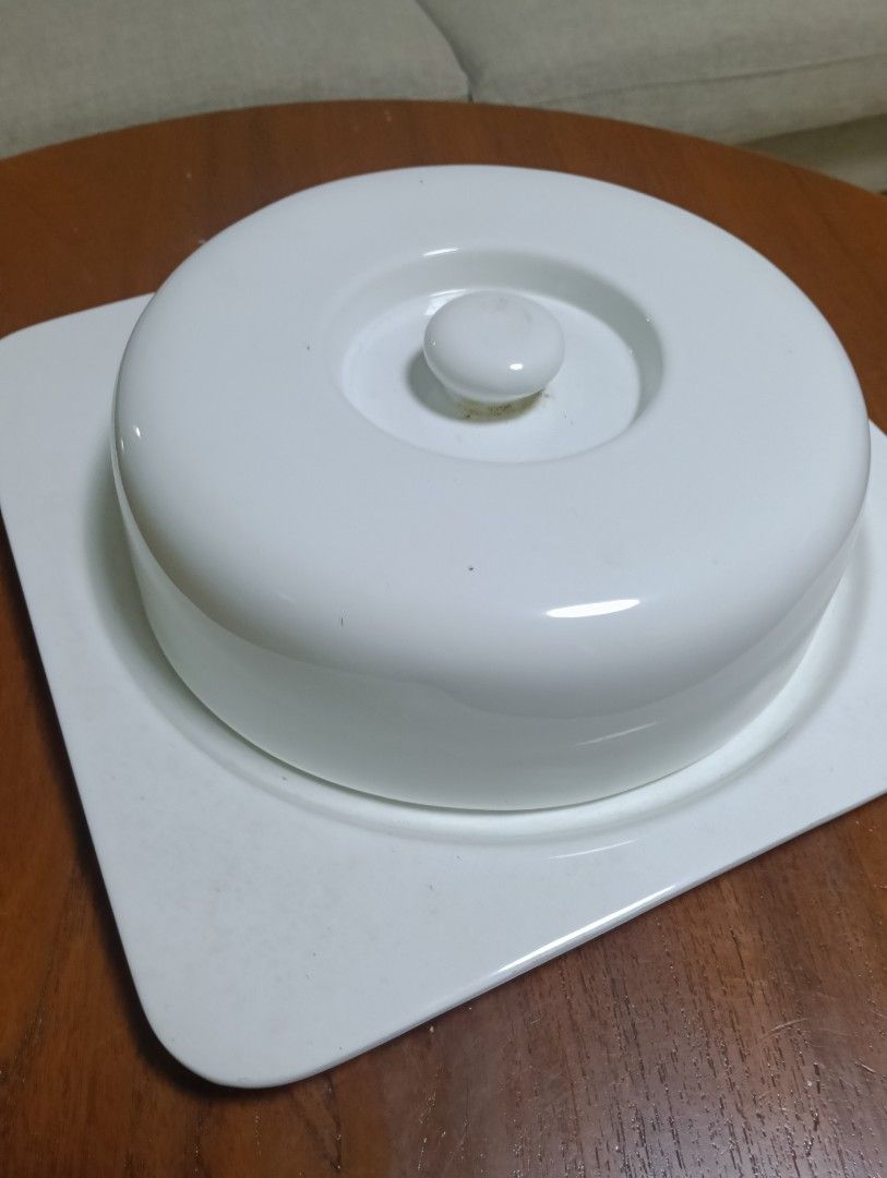 White porcelain tray with cover