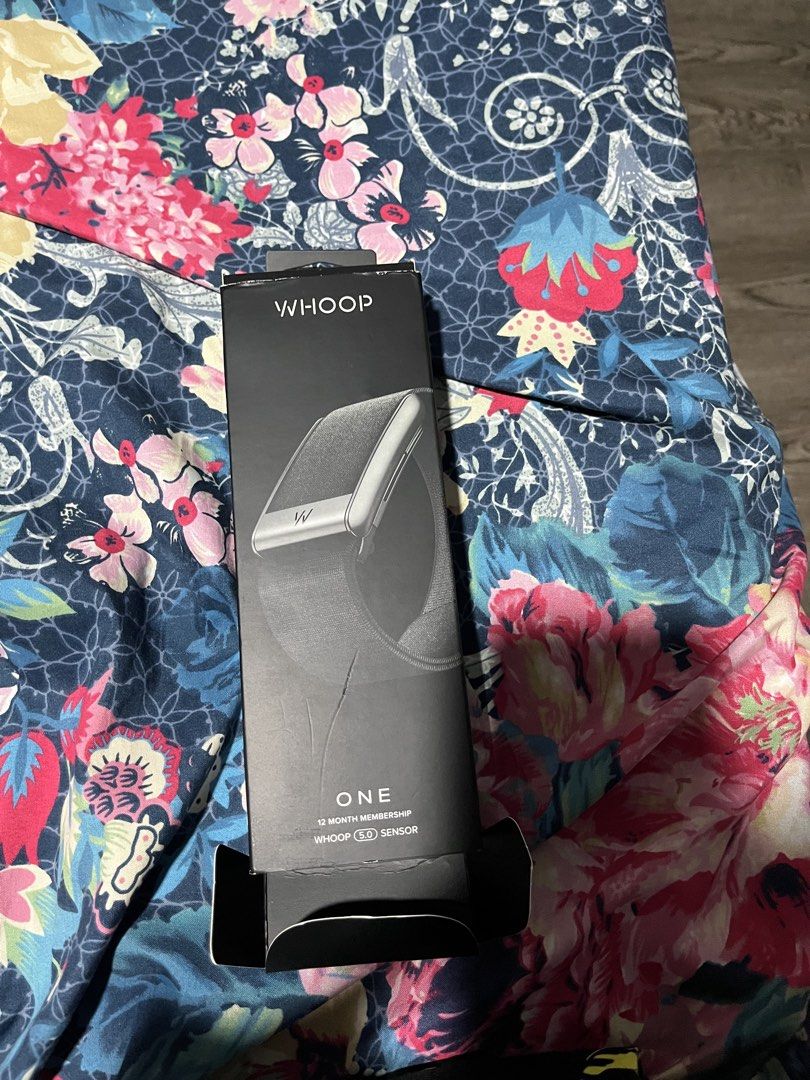 Whoop band 5.0 (Category: Wearables & Smart Watches) located in Manila. Submitted by jc_carlo (Listing ID 1435267231, Image 2). Description: Brandnew Naopen lang .