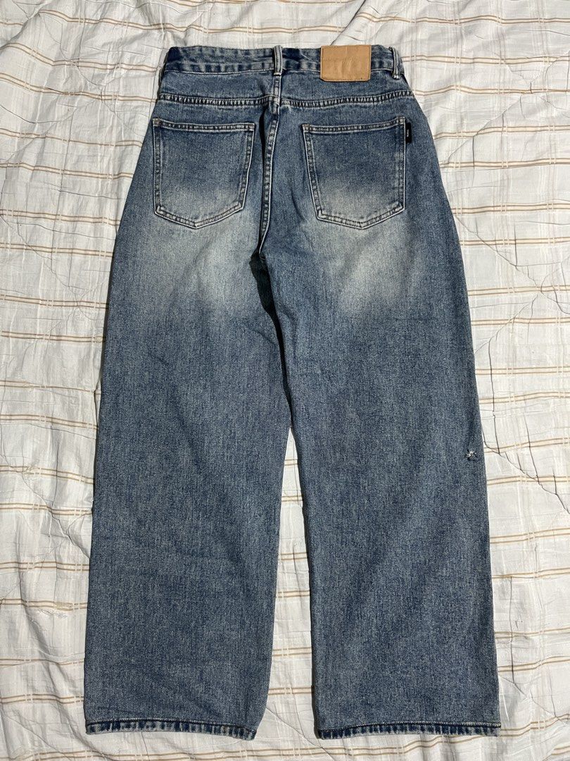 Wide Leg Baggy Jeans (Category: Jeans) located in Marikina City. Submitted by dopaaaa (Listing ID 1435278874, Image 2). Description: Light Washed Baggy Jeans Dimensions: Length - 40’ Waist - 28-29’ Leghole - 10’ Front rise - 13.5’ Thigh Width - 14’ Issue: has a small pinhole at the back leg part. Color may vary due to lighting..