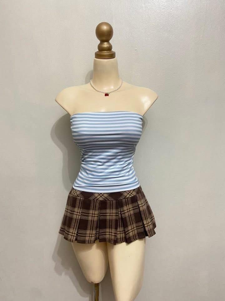 Y2k Striped Tube Top (Category: Sleeveless) located in Mandaluyong City. Submitted by cxia_style (Listing ID 1435254608, Image 1). Description: Top Only‼️ details: ୨ৎ polyester fabric ୨ৎ stretchy ୨ৎ garterized ୨ৎ thick & comfortable.