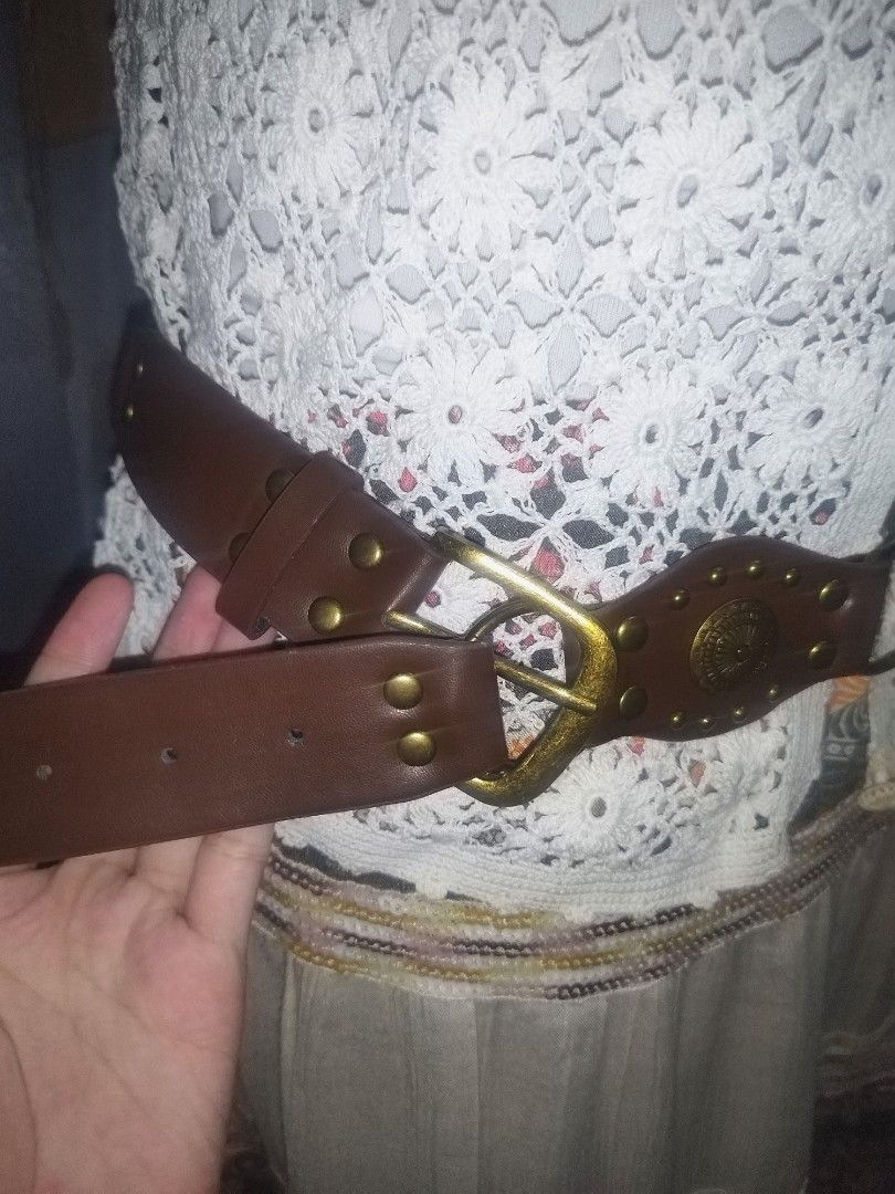 Y2K Vintage Retro Brown Skirt Belt (Category: Belts) located in Quezon City. Submitted by retrogreycollections (Listing ID 1435232015, Image 3). Description: 110cm Excellent condition No issue ₱450 📍 Quezon City, Philippines.