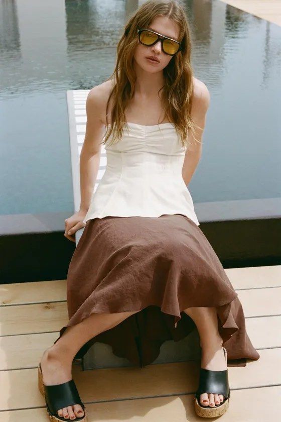 Zara Linen Blend Strapless Top in Ecru (Category: Others Tops) located in Angeles City. Submitted by shbe.shps (Listing ID 1435248930, Image 1). Description: Brand new with tag Size Small.