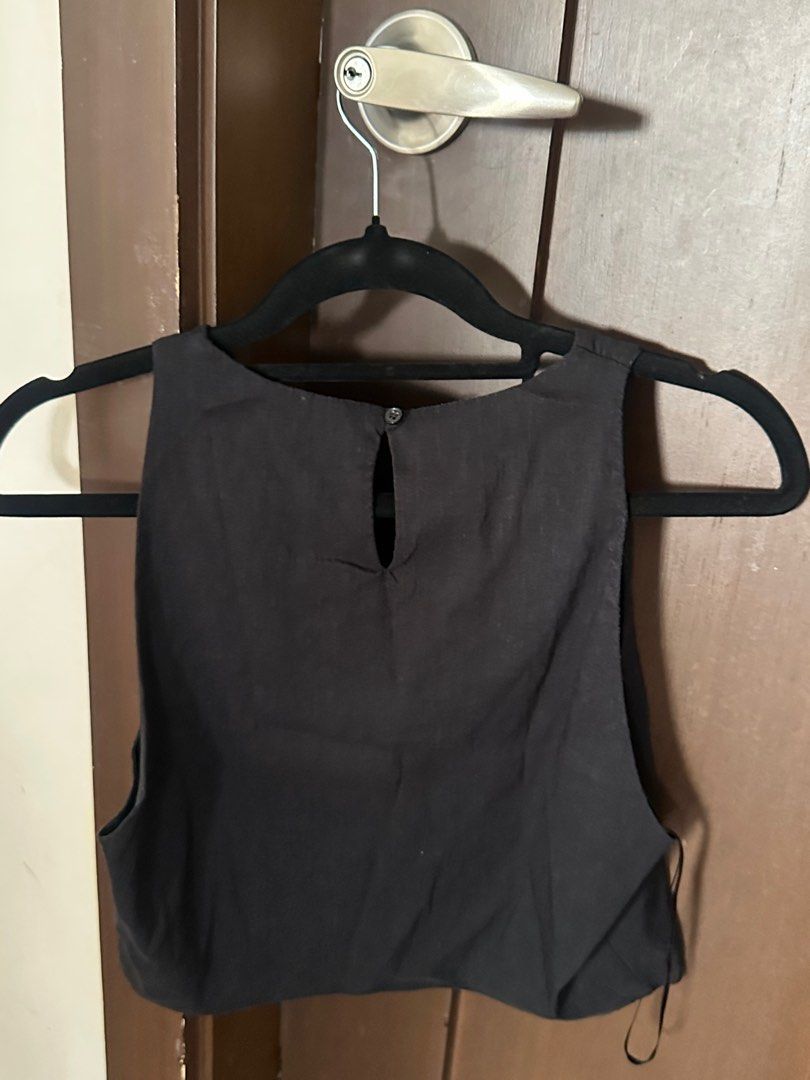 Zara Top (Category: Sleeveless) located in Quezon City. Submitted by thriftables (Listing ID 1435237667, Image 3). Description: .