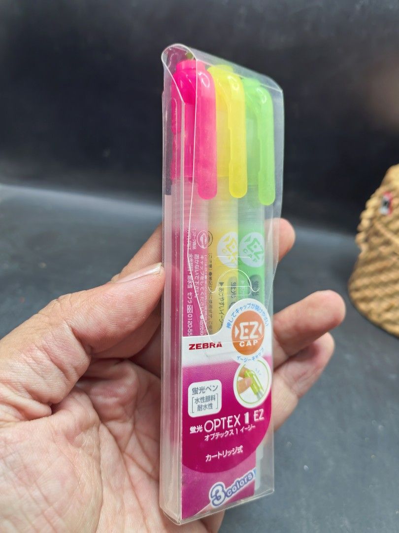 Zebra Optex 1 EZ Fluorescent Highlighter Set (Category: Craft Supplies & Tools) located in Cebu City. Submitted by dudes_villanueva (Listing ID 1435186498, Image 2). Description: Zebra Optex 1 EZ Fluorescent Highlighter Set. 📌 Easy Open Cap: The "EZ cap" feature allows the cap to be opened easily by pinching both sides. 📌 Refillable: These markers are refillable type, helping to reduce waste. 📌 Ink Type: They use water-based pigment ink that i