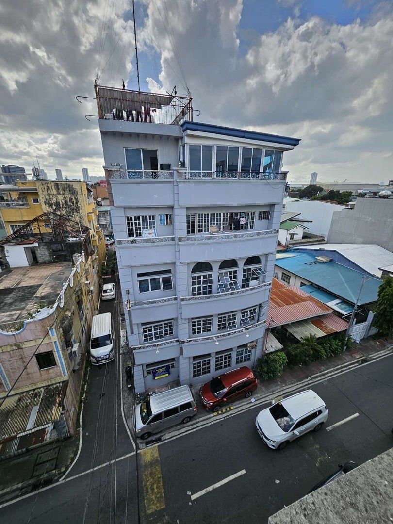5 Storey QC Building (Category: Commercial) located in Paranaque City. Submitted by mysticfish.5a94f1 (Listing ID 1430081534, Image 2). Description: For Sale 5 STOREY BUILDING FOR LEASE / SALE NEAR EDSA MUNOZ Veterans Village, Project 7, QC 5 storeys Total of 6 parking slots LA: 200+ sqm; FA: 500 + sqm Ideal for: •Convenience/Applianes Store •Office/warehouse •Medical/Pet Clinic Near LRT Roosevelt Station High Consumer Residential Area Clean Titl