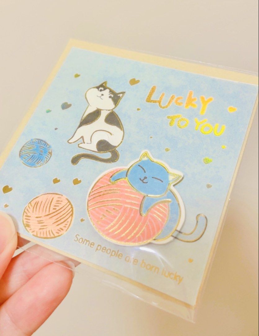 最後 3 張‼️現貨💌🐱貓咪🐰兔仔燙金萬用咭 寵物展 貓貓展 生日卡 母親節卡 結婚卡 情人節卡 💌立體貓公仔兔仔公仔🐰士多啤梨🍓 寵物卡 可愛卡通插畫小卡片 聖誕卡 百日宴 示愛 周年紀念 新年 畢業 感謝卡 賀咭 珍藏收藏 ㊗️福卡 CAT KITTY PET MINI CHRISMAS BIRTHDAY VALENTINES THANK YOU NEW YEAR ANNIVERSARY GIFT CARD （分類：郵票及印刷品）位於 Hong Kong。 由 swroom 提交（商品編號 1430063301，圖片 4）。簡介： 🚚 🎁 只限郵寄運送 🎁 ▫️▫️商品詳情▫️▫️ 💝 $35 張 ，$100 三張，全新 ❣️ 節日銷情迅速請早訂購售完即止❣️ 🛍更多最新禮品玩具 follow us ： carousell.com/swroom ▫️▫️購買付款詳情 ▫️▫️ 📥 請 INBOX PM下單購買須提供以下資料 ： 1. 選擇付款方式 : PAYM
