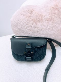 （分類：）位於 。 由 heras.luxury 提交（商品編號 1430156227，圖片 1）。簡介： 。