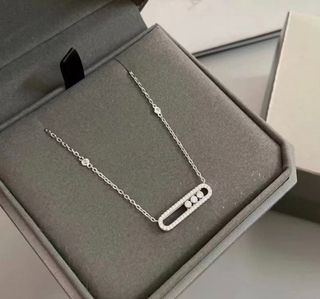 (Category: ) located in . Submitted by fashion.luxe (Listing ID 1430180321, Image 1). Description: .