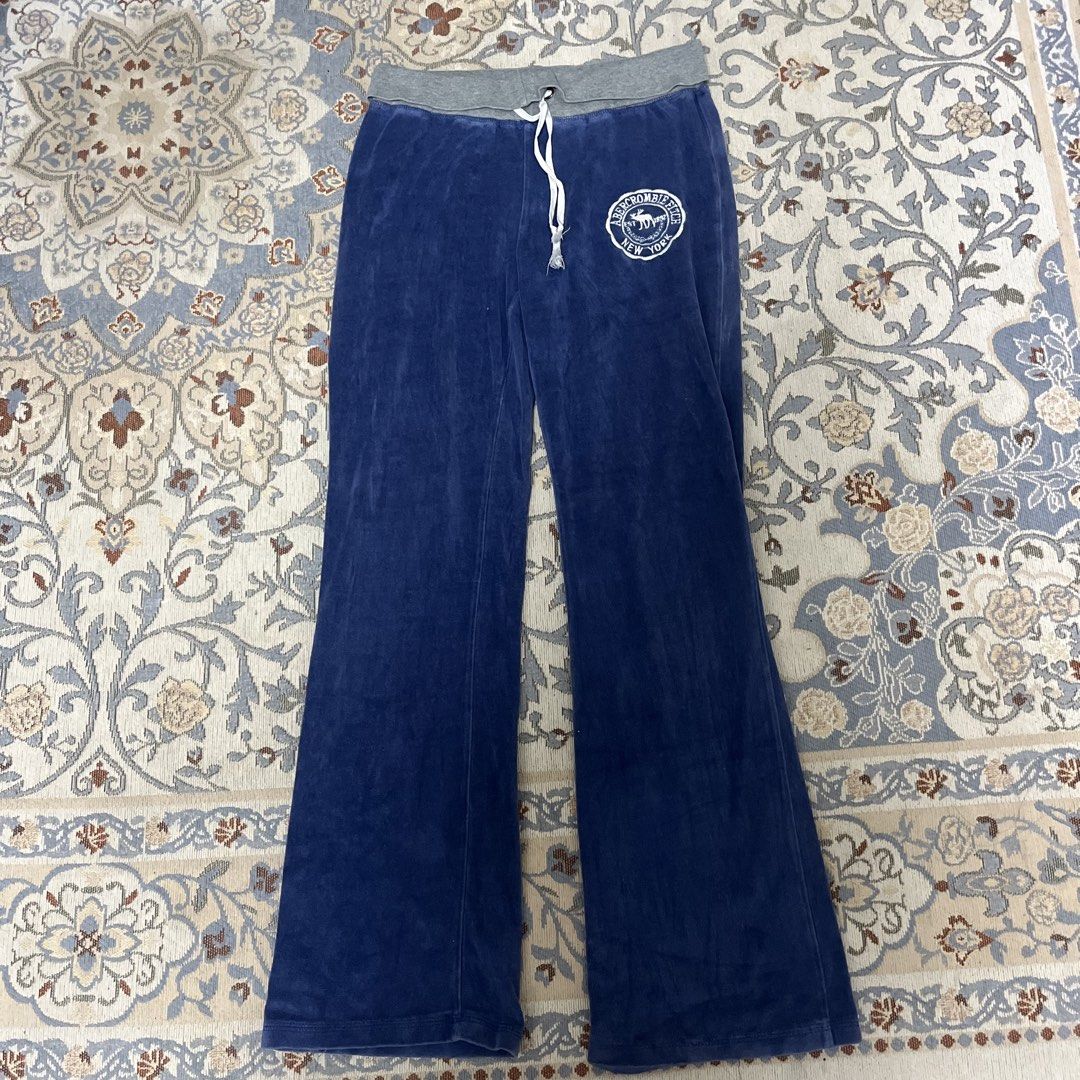 Abercrombie and Fitch Velvet Foldover Low rise Grey Blue Flare Pants (Category: Other Bottoms) located in Silang. Submitted by f4iry4rch1ve (Listing ID 1430170106, Image 3). Description: Abercrombie and Fitch Velvet Foldover Low rise Grey Blue Flare Pants 500 php+ sf Condition: 10/10 Size: fits XS-S Dimensions: L: 37 inches , Waist (laid flat): 14 inches -no tag, washtag - actual photos Note: No When Worn Colors may vary due to lighting Please me